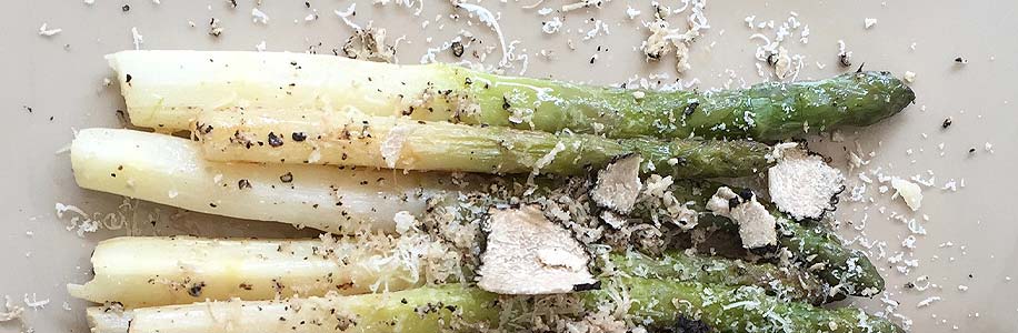 Asperges au Parmesan et truffes râpées